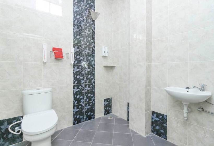 Fotos del hotel Reddoorz Plus @ Jalan Pemuda Jakarta:  4