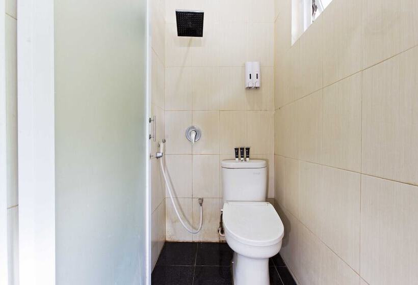 Fotos del hotel Reddoorz Plus @ Jalan Pemuda Jakarta:  8