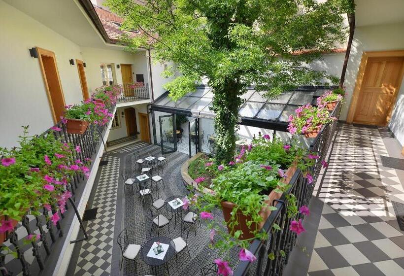 Fotos del hotel At The White Lily:  4