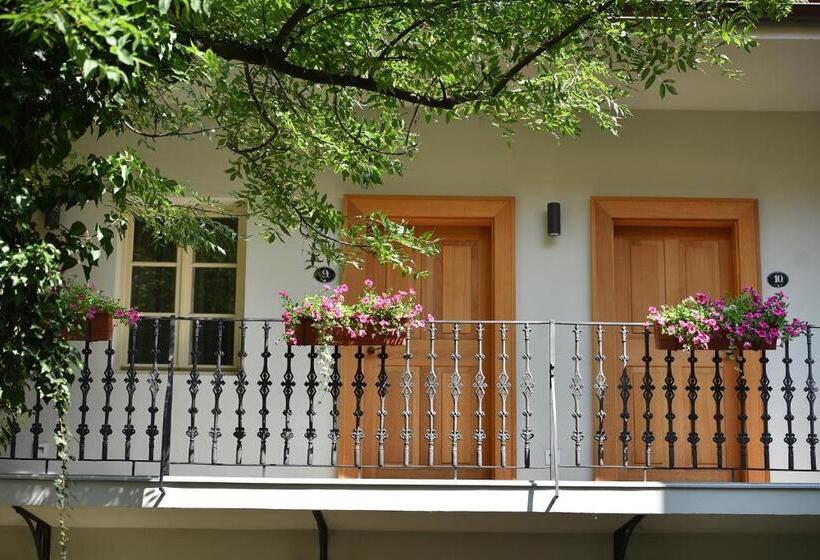 Fotos del hotel At The White Lily:  13