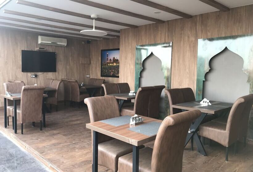 Fotos del hotel Aiwaneshahi:  15