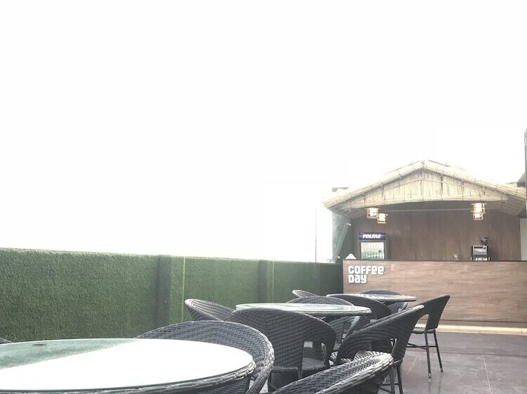 Fotos del hotel Aiwaneshahi:  12