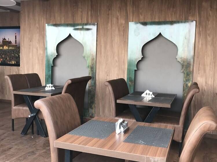 Fotos del hotel Aiwaneshahi:  3