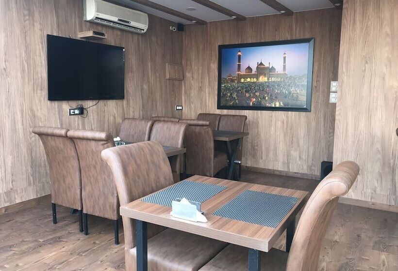 Fotos del hotel Aiwaneshahi:  5