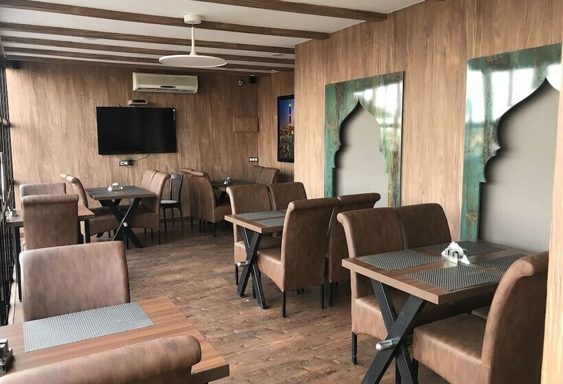 Fotos del hotel Aiwaneshahi:  11