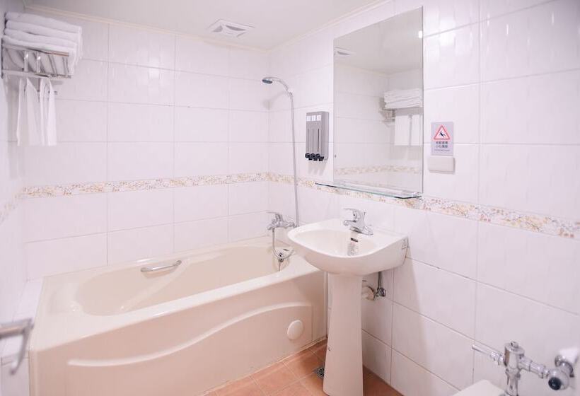 Fotos del hotel Kiwitaichung Station Branch 1:  17