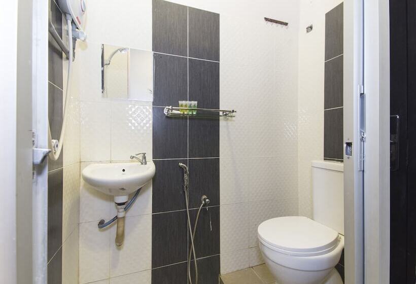 Fotos del hotel OYO 439 Night Queen Hotel:  19