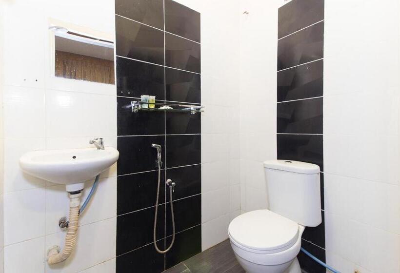 Fotos del hotel OYO 439 Night Queen Hotel:  4