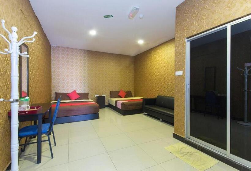 Fotos del hotel OYO 439 Night Queen Hotel:  2