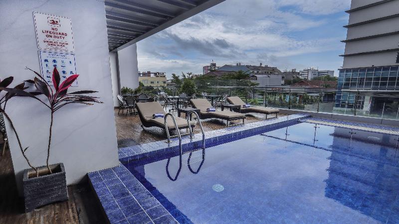 Fotos del hotel Golden Tulip Essential Makassar:  13