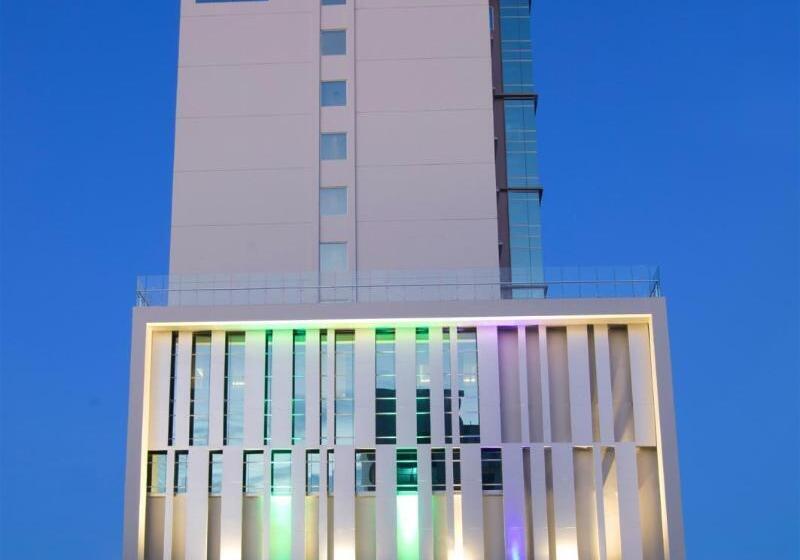 Fotos del hotel Golden Tulip Essential Makassar:  11