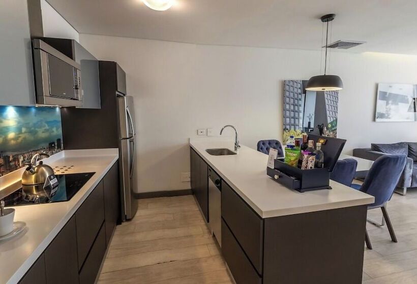 Fotos del hotel 100 Luxury Suites By Preferred:  4