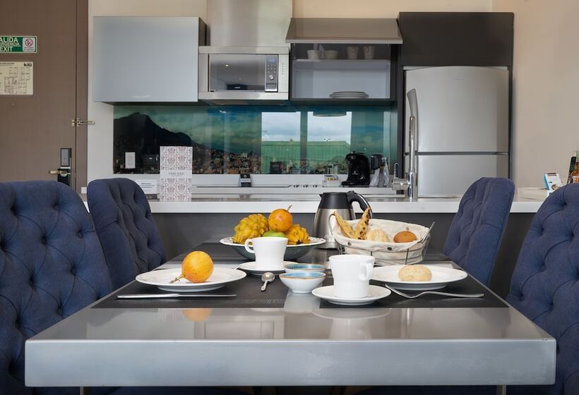 Fotos del hotel 100 Luxury Suites By Preferred:  10