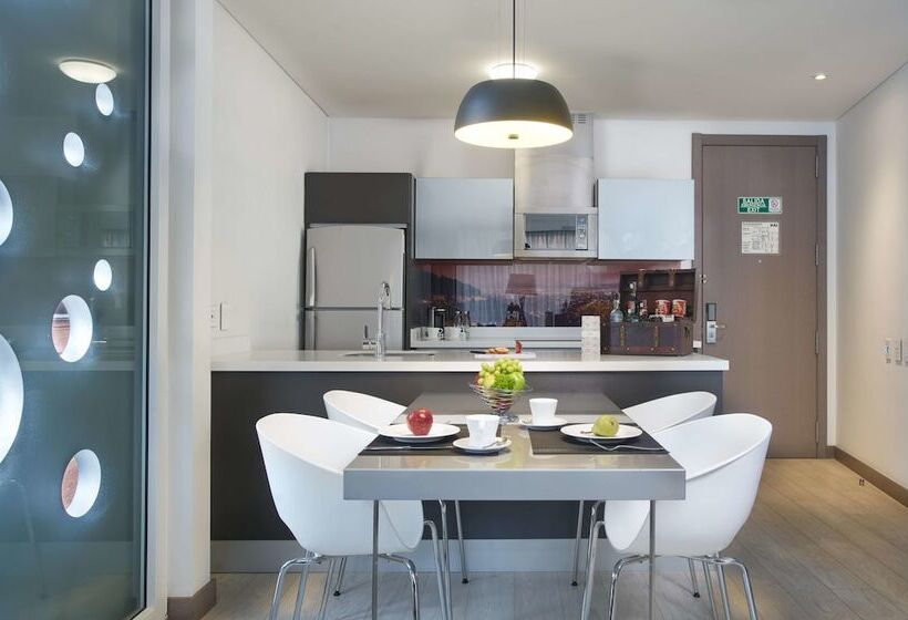 Fotos del hotel 100 Luxury Suites By Preferred:  8