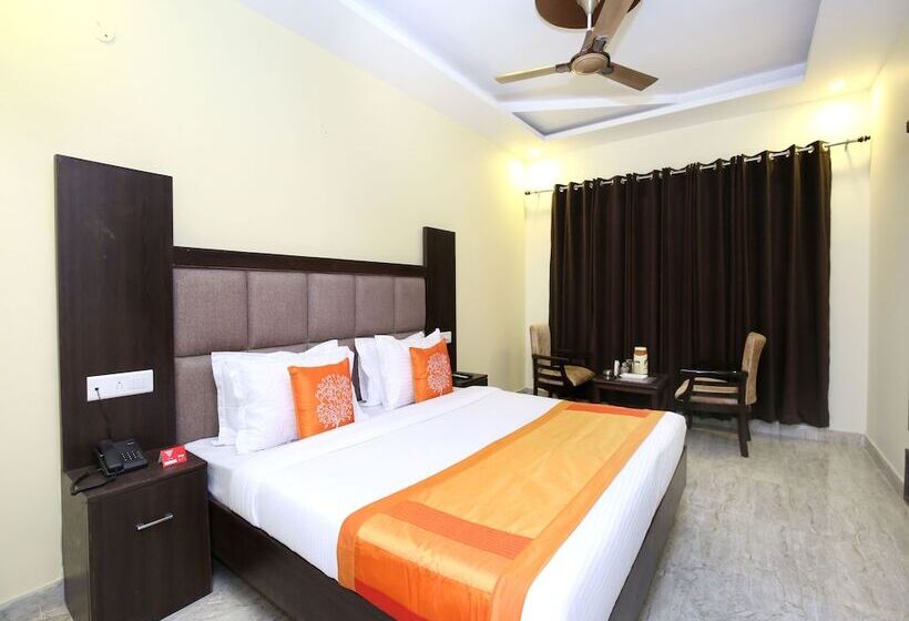 Fotos del hotel Capital O 322  Royal:  13