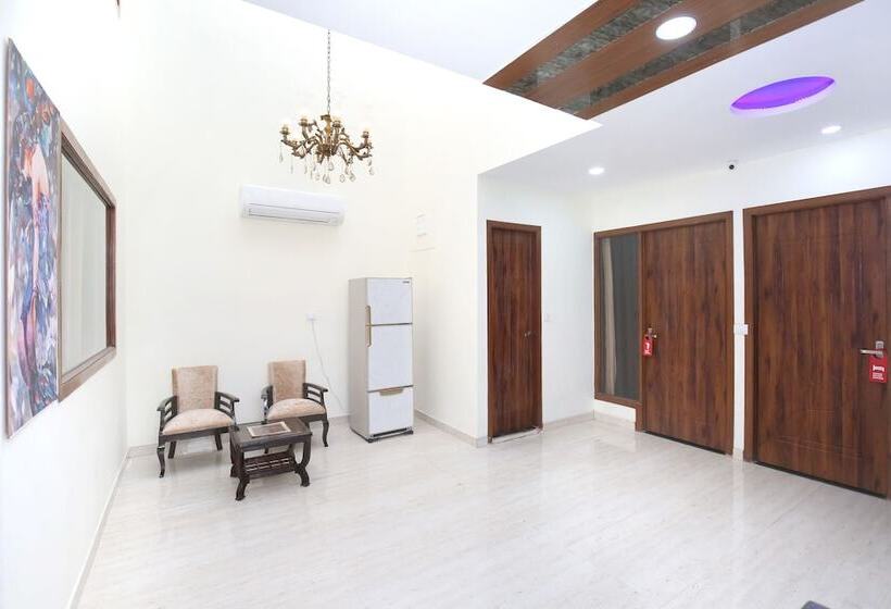 Fotos del hotel Capital O 322  Royal:  18