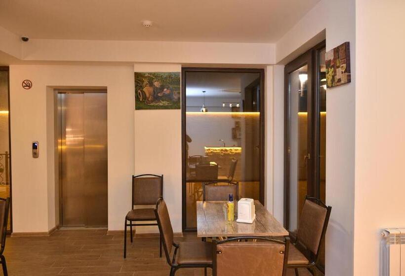 Fotos del hotel King Tom:  17