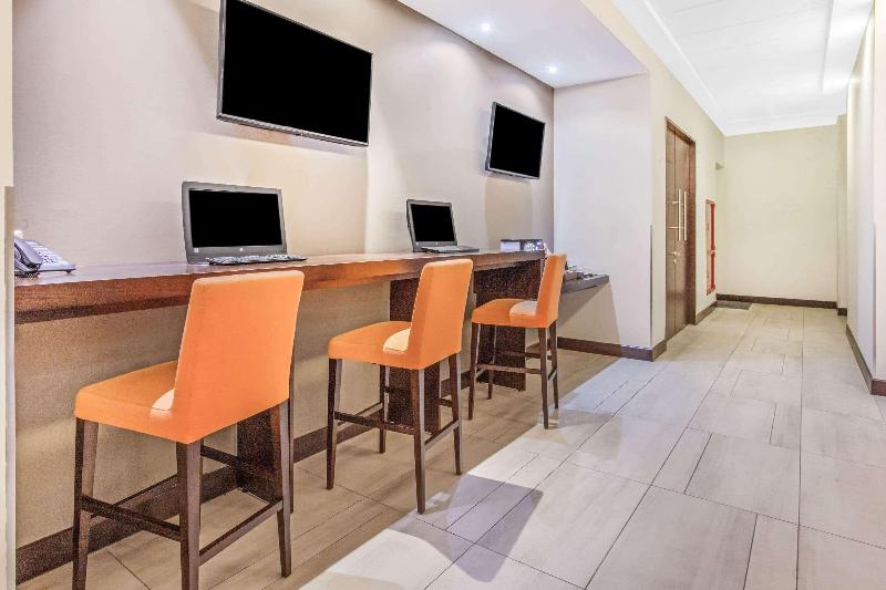 Fotos del hotel La Quinta By Wyndham Santiago Aeropuerto:  7