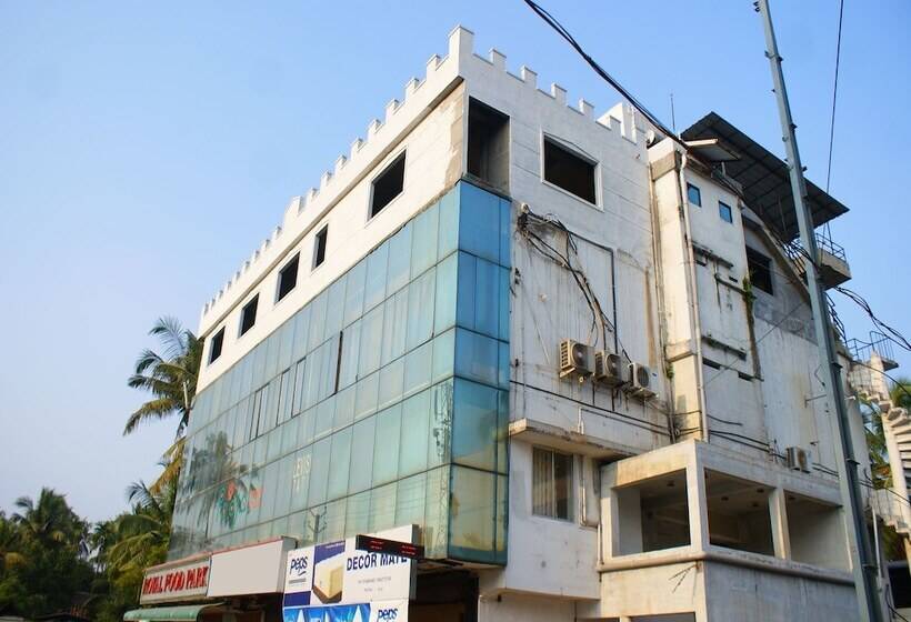 Oyo 9902 Nedumparambil Residency