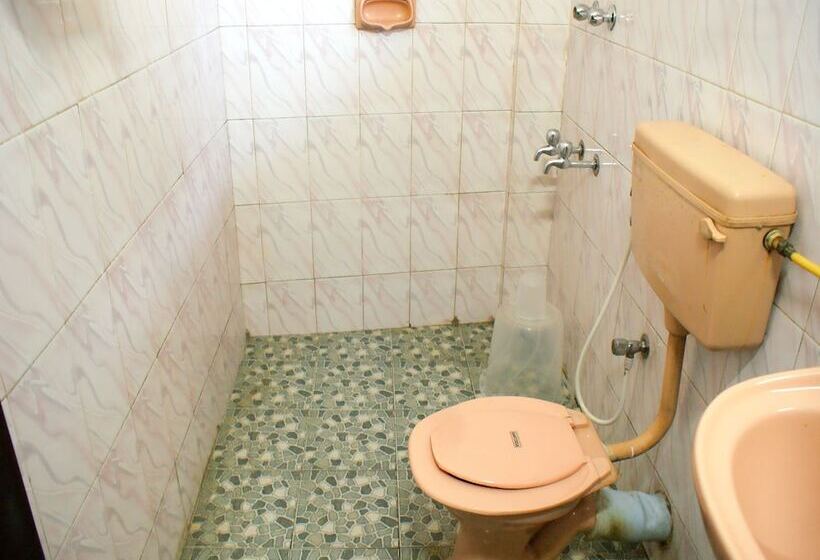 Fotos del hotel Oyo 9902 Nedumparambil Residency:  7