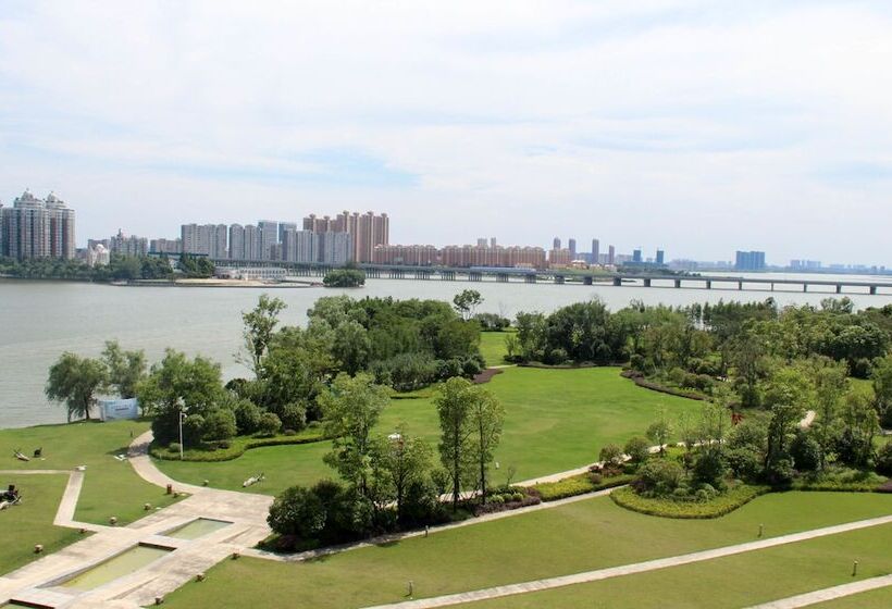 Fotos del hotel Wuhan Liantou Penisula Hotel & Resort:  20