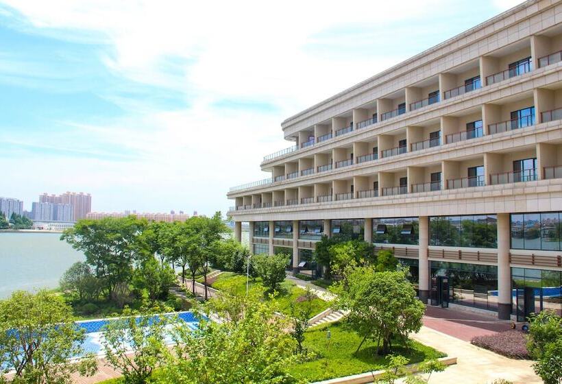 Wuhan Liantou Penisula Hotel & Resort