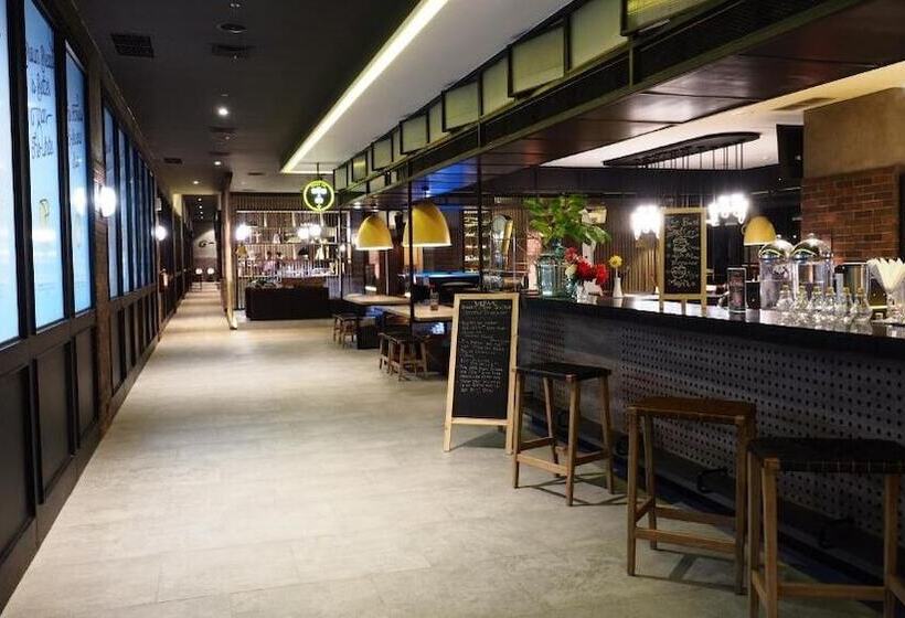 Fotos del hotel Rooms Inc Hotel Pemuda:  10