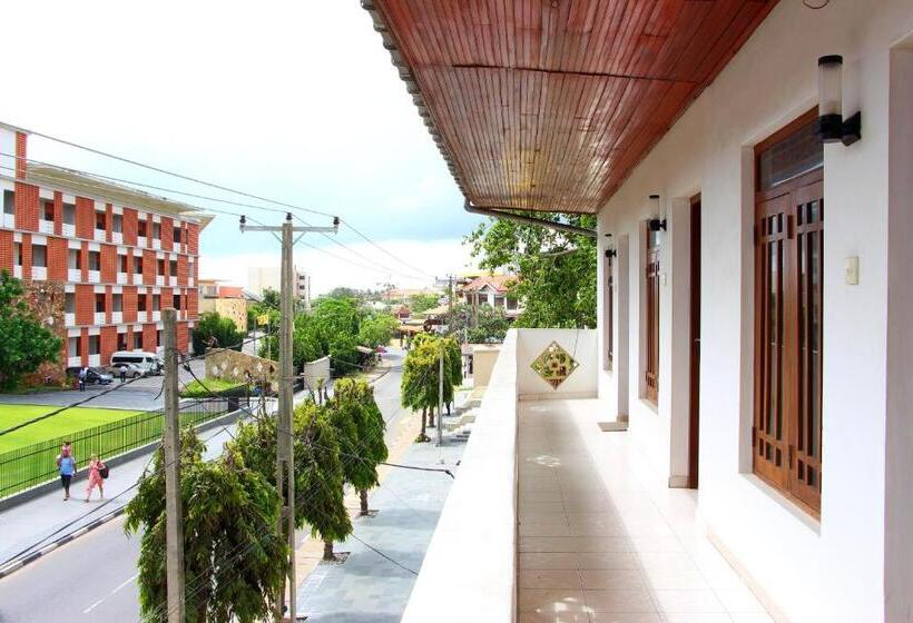 Fotos del hotel Holiday Guest Inn:  5