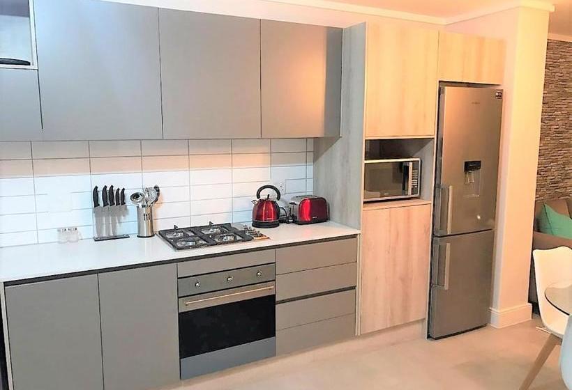 Fotos del hotel Waters Edge Luxury Apartments:  2