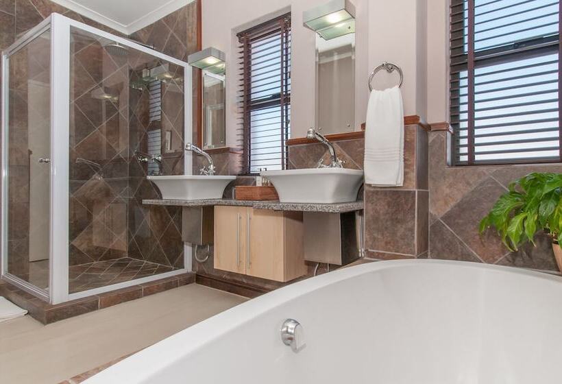 Fotos del hotel Whale Away Guest House:  12