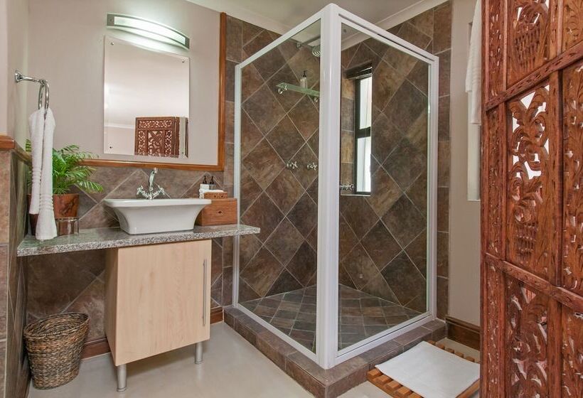 Fotos del hotel Whale Away Guest House:  6