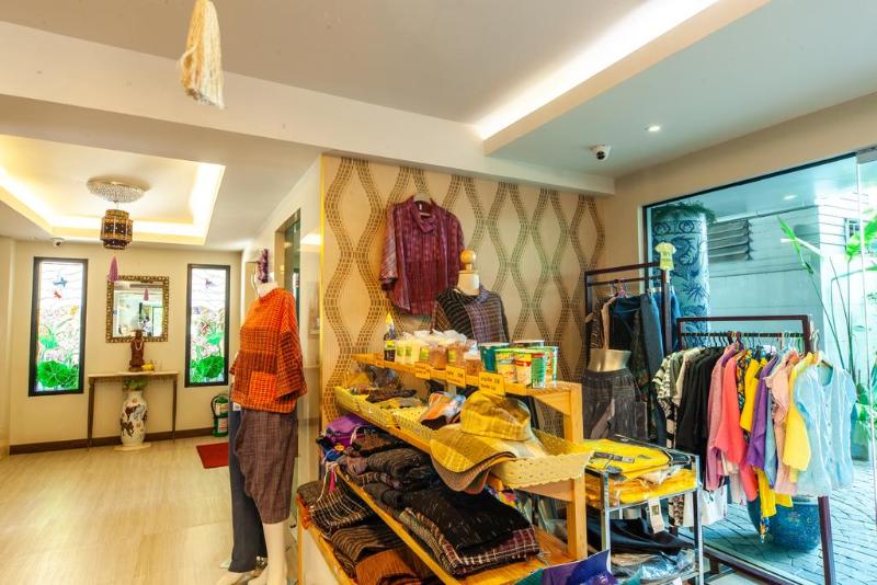 Rung Aroon  By Le Siri