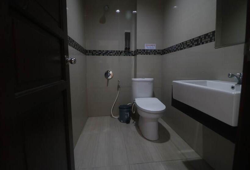 Fotos del hotel Reddoorz Plus Near Universitas Negeri Makassar:  11