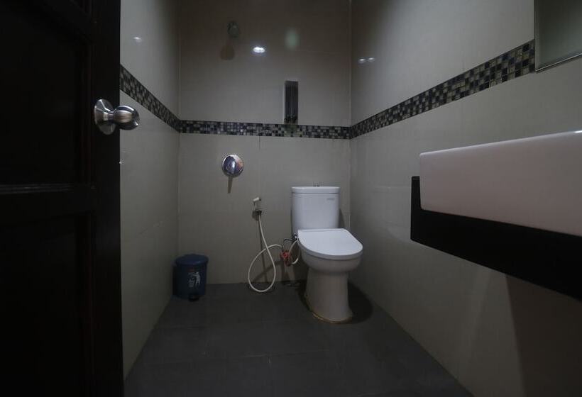 Fotos del hotel Reddoorz Plus Near Universitas Negeri Makassar:  12
