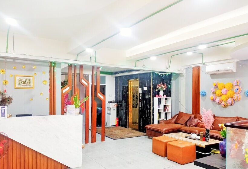 Fotos del hotel Reddoorz Plus Near Hoang Van Thu Park 2:  3