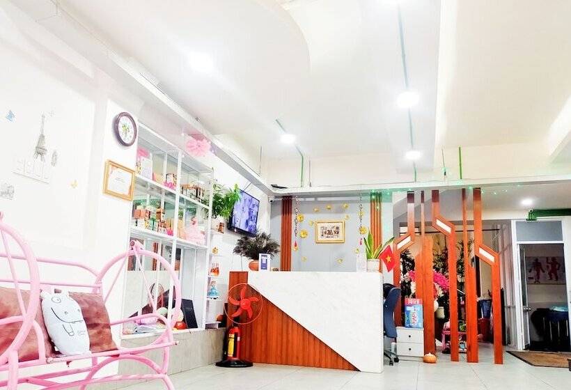 Fotos del hotel Reddoorz Plus Near Hoang Van Thu Park 2:  4