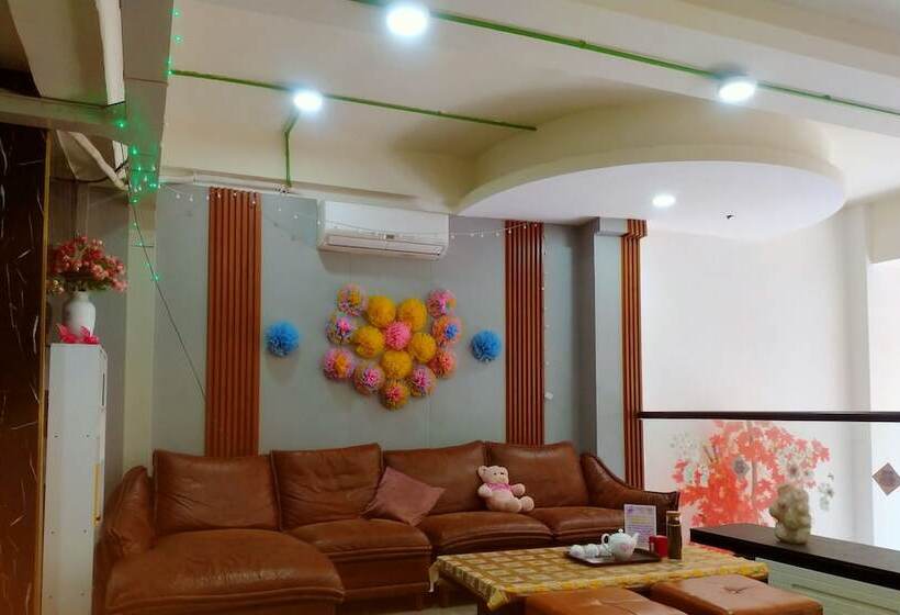 Fotos del hotel Reddoorz Plus Near Hoang Van Thu Park 2:  5