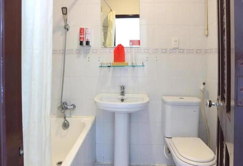 Reddoorz Plus Near Nowzone Plaza