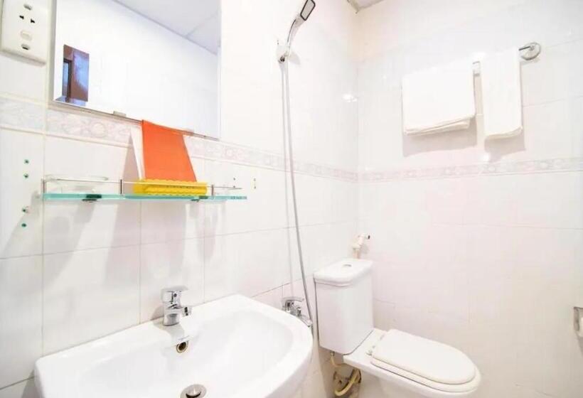 Fotos del hotel Reddoorz Plus Near Nowzone Plaza:  14