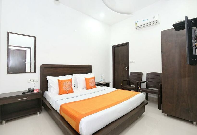 Oyo 11421 Regal Residency