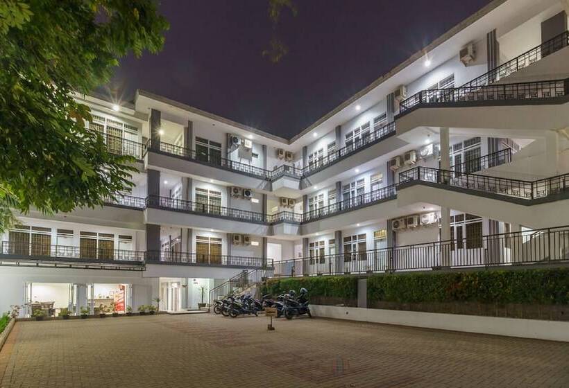 Fotos del hotel Reddoorz Plus Near Sukajadi 2:  8