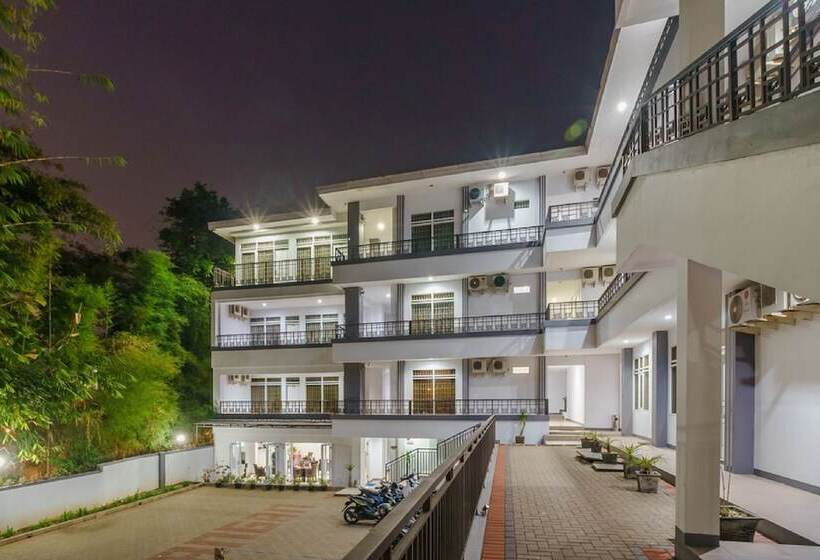 Fotos del hotel Reddoorz Plus Near Sukajadi 2:  23