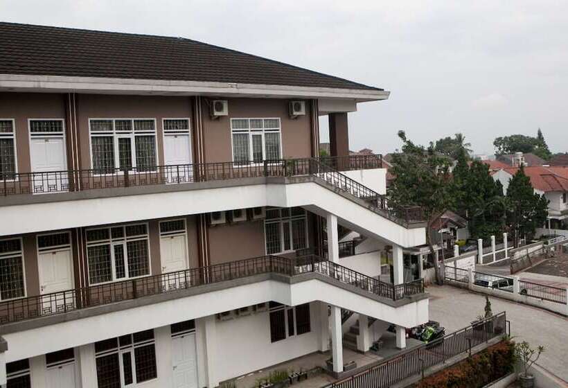 Fotos del hotel Reddoorz Plus Near Sukajadi 2:  5