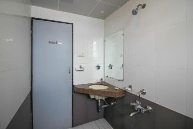 Fotos del hotel Saptaruchi By Fabhotels:  4