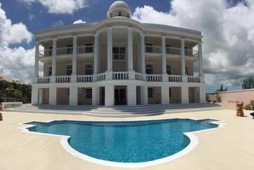 Ocean West Boutique - Nassau