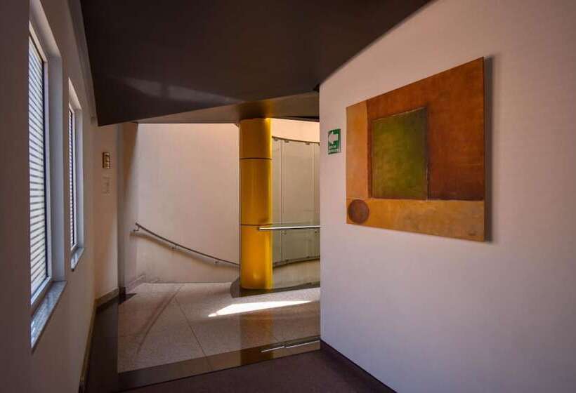 Fotos del hotel Capital O La Villa:  17