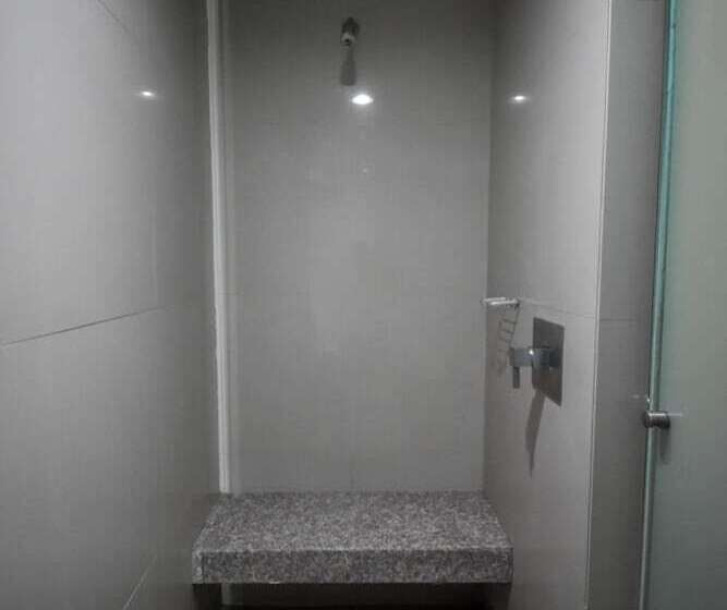 Fotos del hotel Capital O La Villa:  25