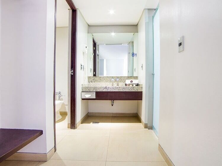 Fotos del hotel Capital O La Villa:  6