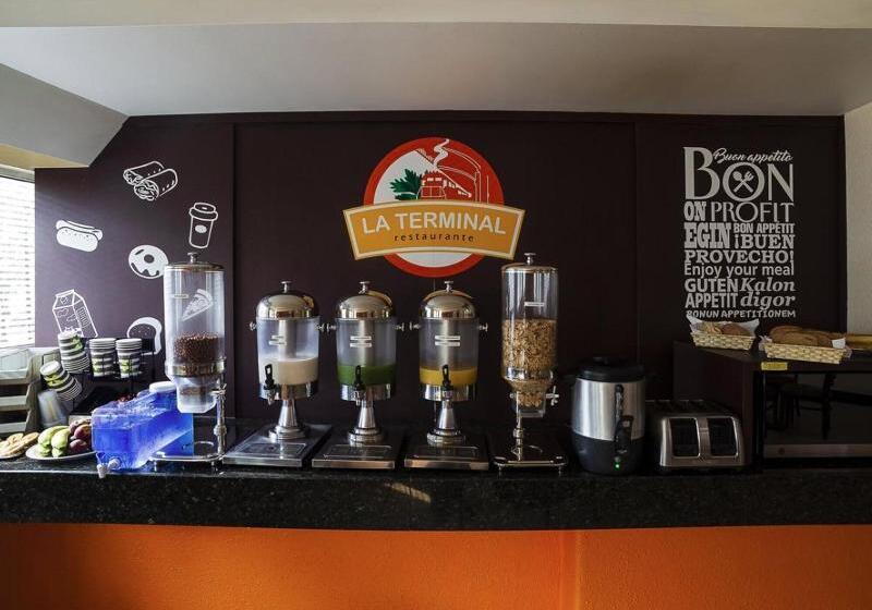 Fotos del hotel Capital O La Villa:  20