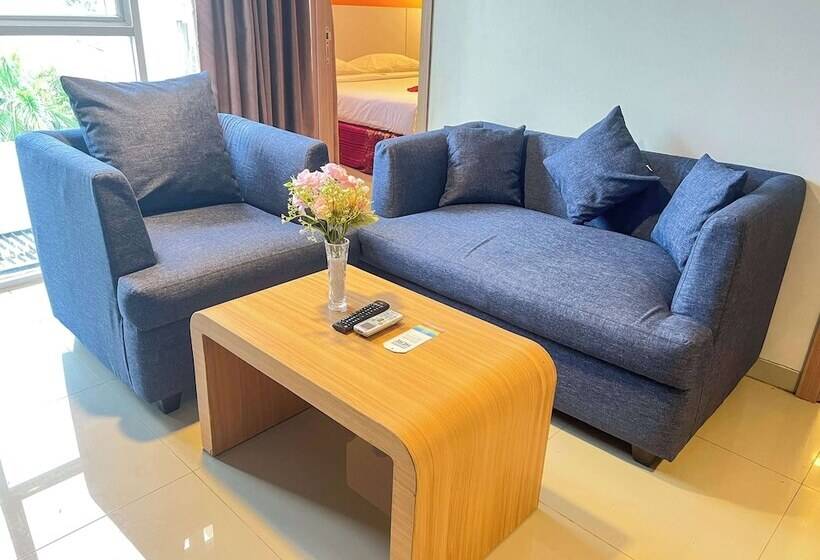 Fotos del hotel Kyriad Haka Makassar:  7